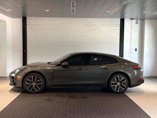 Aventurine Green Metallic 2025 Porsche Panamera