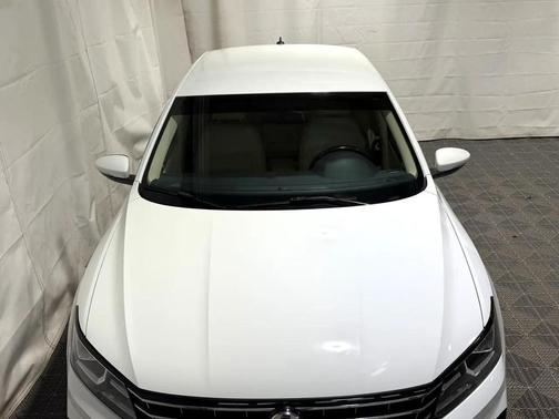 2017 Volkswagen Passat 1.8T R-Line w/Comfort