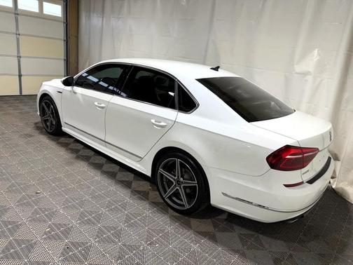 2017 Volkswagen Passat 1.8T R-Line w/Comfort