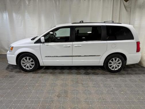 Bright White Clearcoat 2015 Chrysler Town & Country Touring