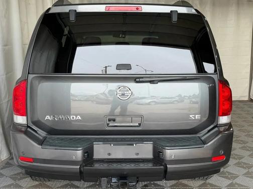 Smoke 2010 Nissan Armada SE