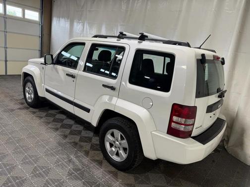 Stone White Clearcoat 2010 Jeep Liberty Sport