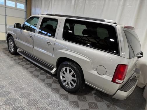 2004 Cadillac Escalade ESV Base