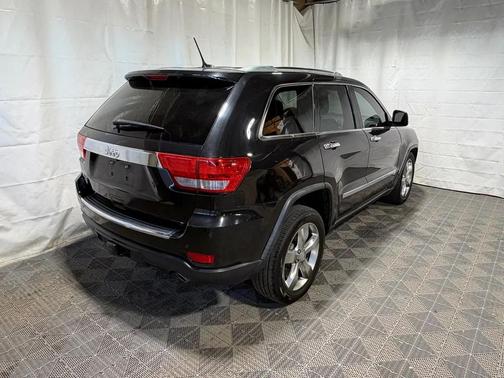 Brilliant Black Crystal Pearlcoat 2012 Jeep Grand Cherokee Overland