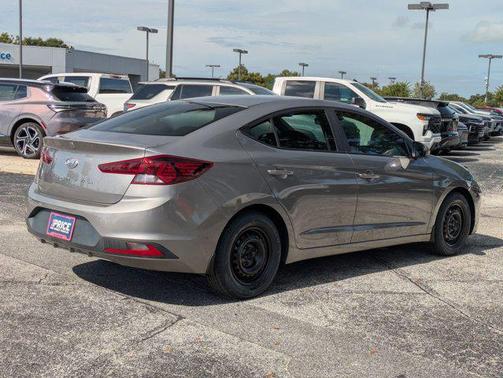 2020 Hyundai ELANTRA SE
