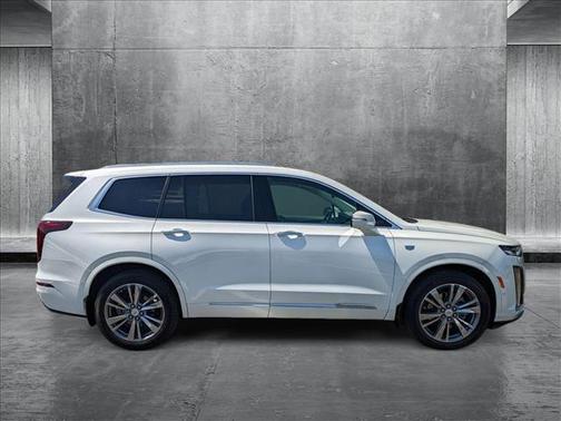 2022 Cadillac XT6 Premium Luxury FWD
