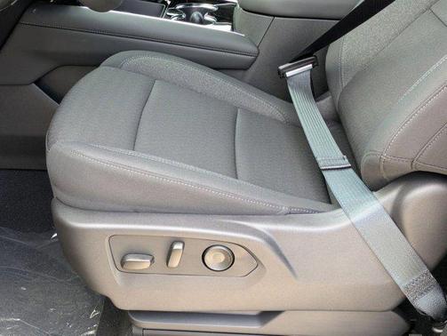 2025 Chevrolet Suburban LS