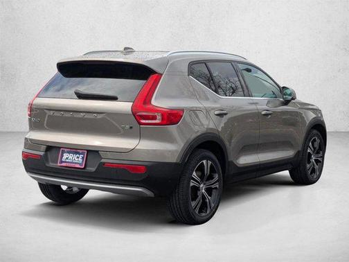 Pebble Grey Metallic 2021 Volvo XC40 T5 Inscription