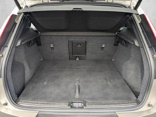 Pebble Grey Metallic 2021 Volvo XC40 T5 Inscription