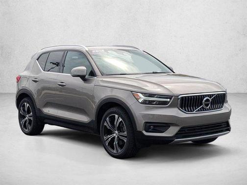 Pebble Grey Metallic 2021 Volvo XC40 T5 Inscription