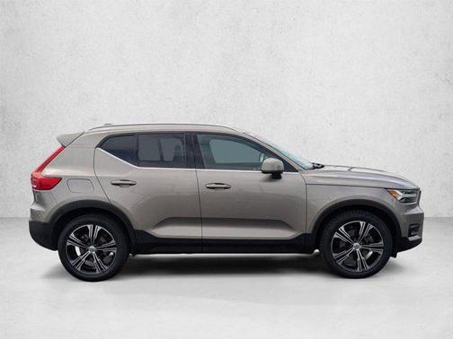 Pebble Grey Metallic 2021 Volvo XC40 T5 Inscription