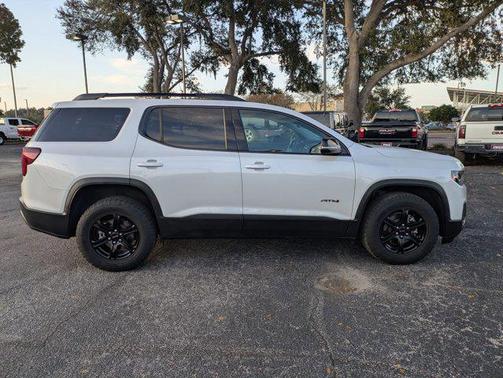 2023 GMC Acadia AWD AT4