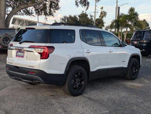 2023 GMC Acadia AWD AT4