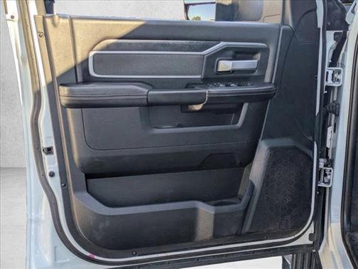 2022 RAM 3500 Big Horn Crew Cab 4x4 8' Box