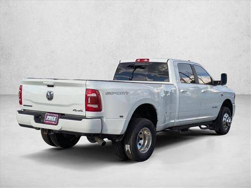 2022 RAM 3500 Big Horn Crew Cab 4x4 8' Box