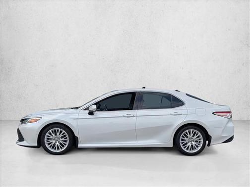 Wind Chill Pearl 2018 Toyota Camry XLE