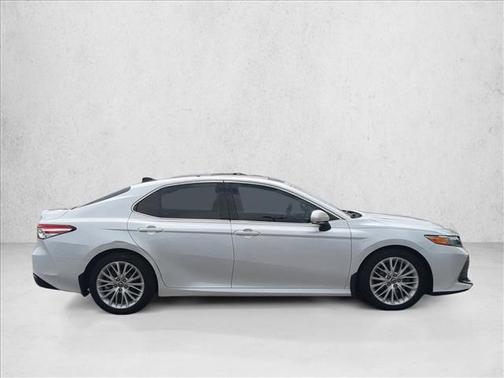 Wind Chill Pearl 2018 Toyota Camry XLE