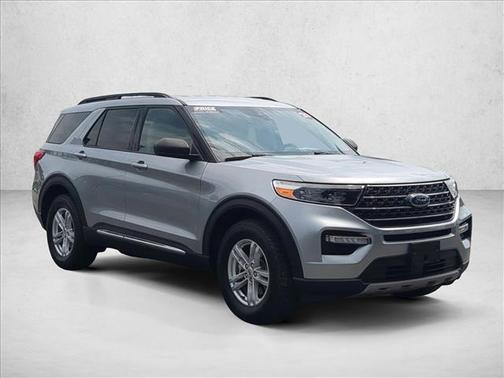 ICONIC SILVER METALLIC 2021 Ford Explorer XLT