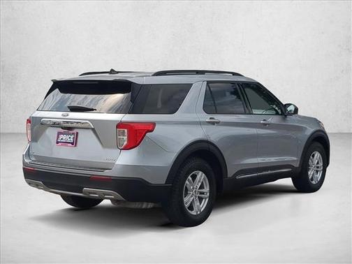 ICONIC SILVER METALLIC 2021 Ford Explorer XLT