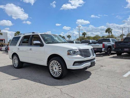 White Platinum Metallic Tri-Coat 2017 Lincoln Navigator Reserve