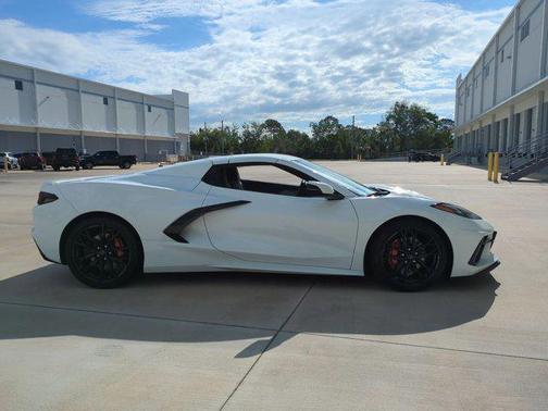 Arctic White 2024 Chevrolet Corvette Stingray w/2LT