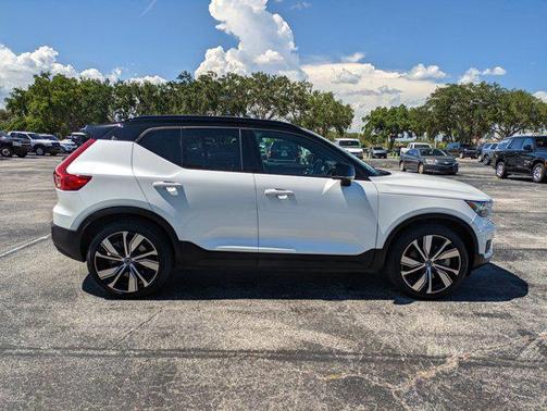 2021 Volvo XC40 Recharge Pure Electric P8