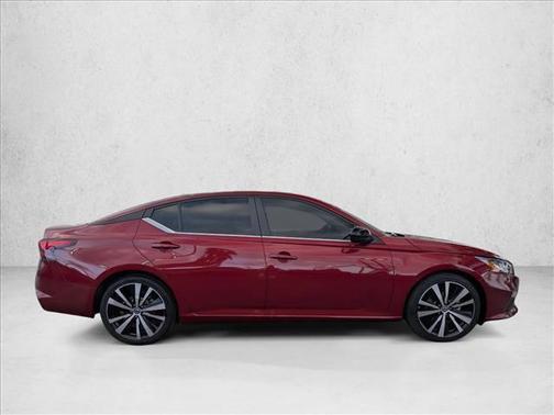 2022 Nissan Altima SR FWD