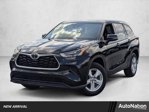 Midnight Black Metallic 2022 Toyota Highlander L