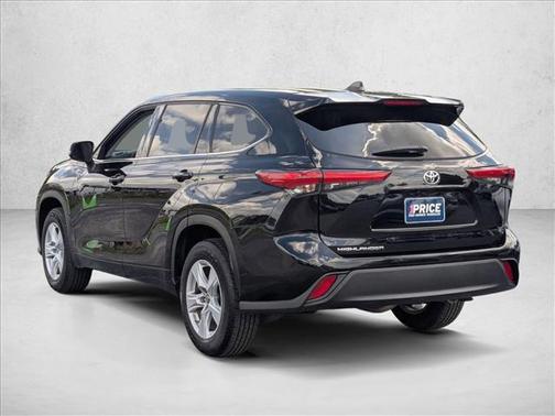 Midnight Black Metallic 2022 Toyota Highlander L