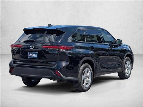 Midnight Black Metallic 2022 Toyota Highlander L