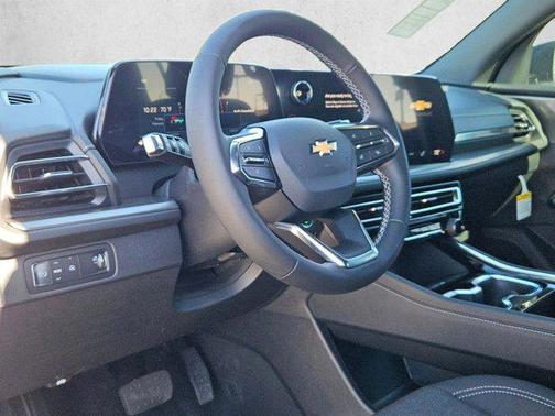 Summit White 2026 Chevrolet Traverse LT