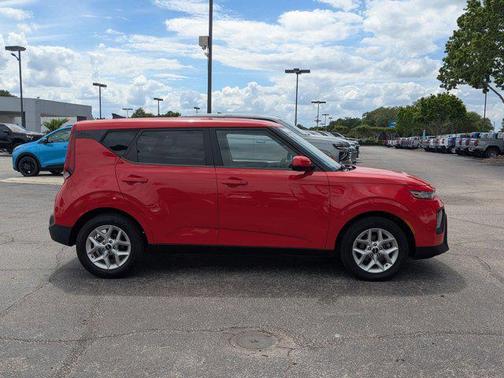 Inferno Red 2022 Kia Soul LX
