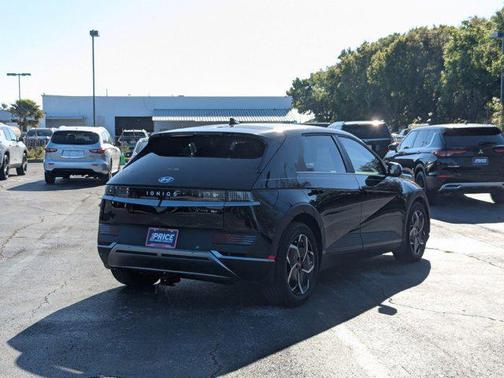 Abyss Black 2023 Hyundai IONIQ 5 SE