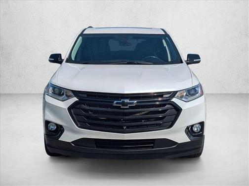 Iridescent Pearl Tricoat 2021 Chevrolet Traverse LT Leather