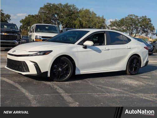 2025 Toyota Camry SE