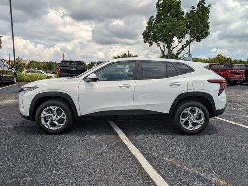 2025 Chevrolet Trax LS