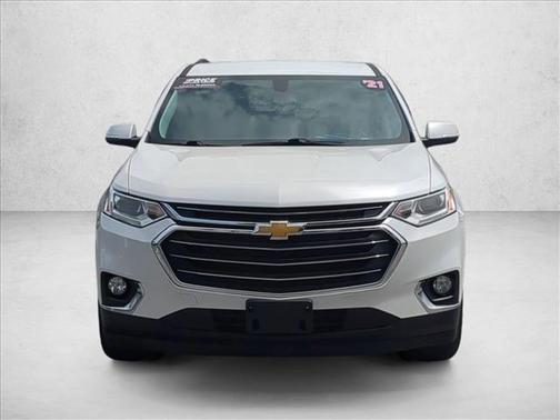 Iridescent Pearl Tricoat 2021 Chevrolet Traverse LT Cloth