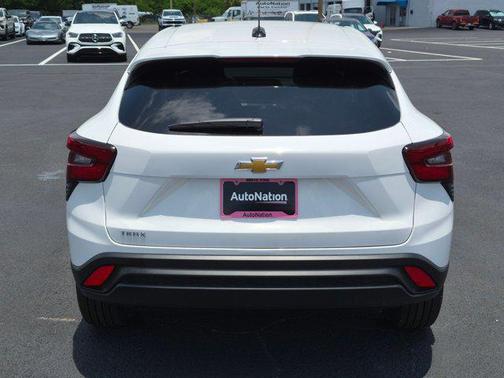Summit White 2026 Chevrolet Trax LS