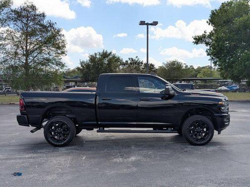 Diamond Black Crystal Pearlcoat 2025 RAM 2500 Big Horn Crew Cab 4x4 6'4' Box