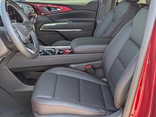 Radiant Red Tintcoat 2026 Chevrolet Traverse AWD Z71