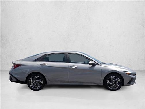 Fluid Metal 2025 Hyundai ELANTRA Limited