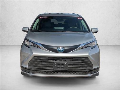 2022 Toyota Sienna LE