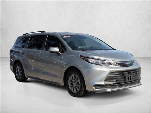 2022 Toyota Sienna LE