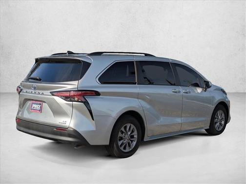 2022 Toyota Sienna LE