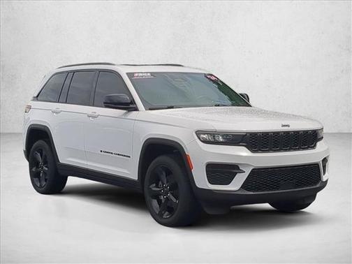 Bright White Clearcoat 2024 Jeep Grand Cherokee Altitude