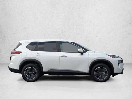 Everest White Pearl 2024 Nissan Rogue SV