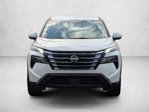 Everest White Pearl 2024 Nissan Rogue SV