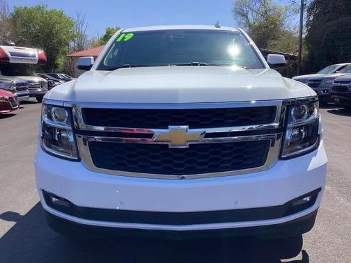 WHITE 2019 Chevrolet Suburban LT