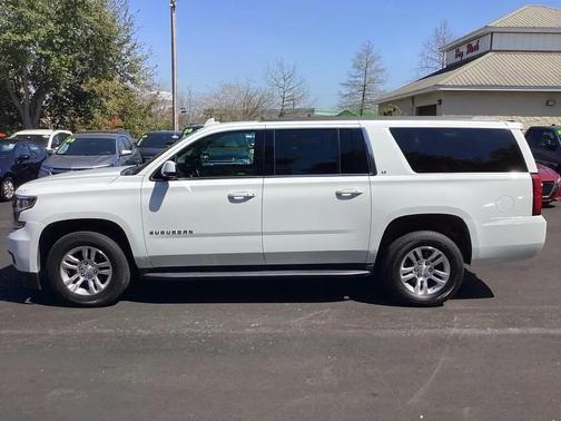 WHITE 2019 Chevrolet Suburban LT