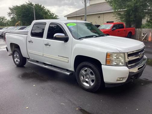 WHITE 2011 Chevrolet Silverado 1500 LT